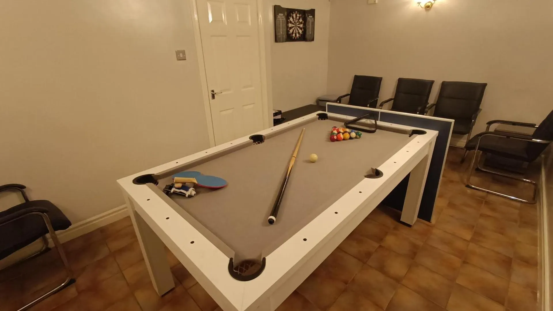 Lister Park Bradford 2Bed Detached Cottage House Parking Cinema Screen Games Room